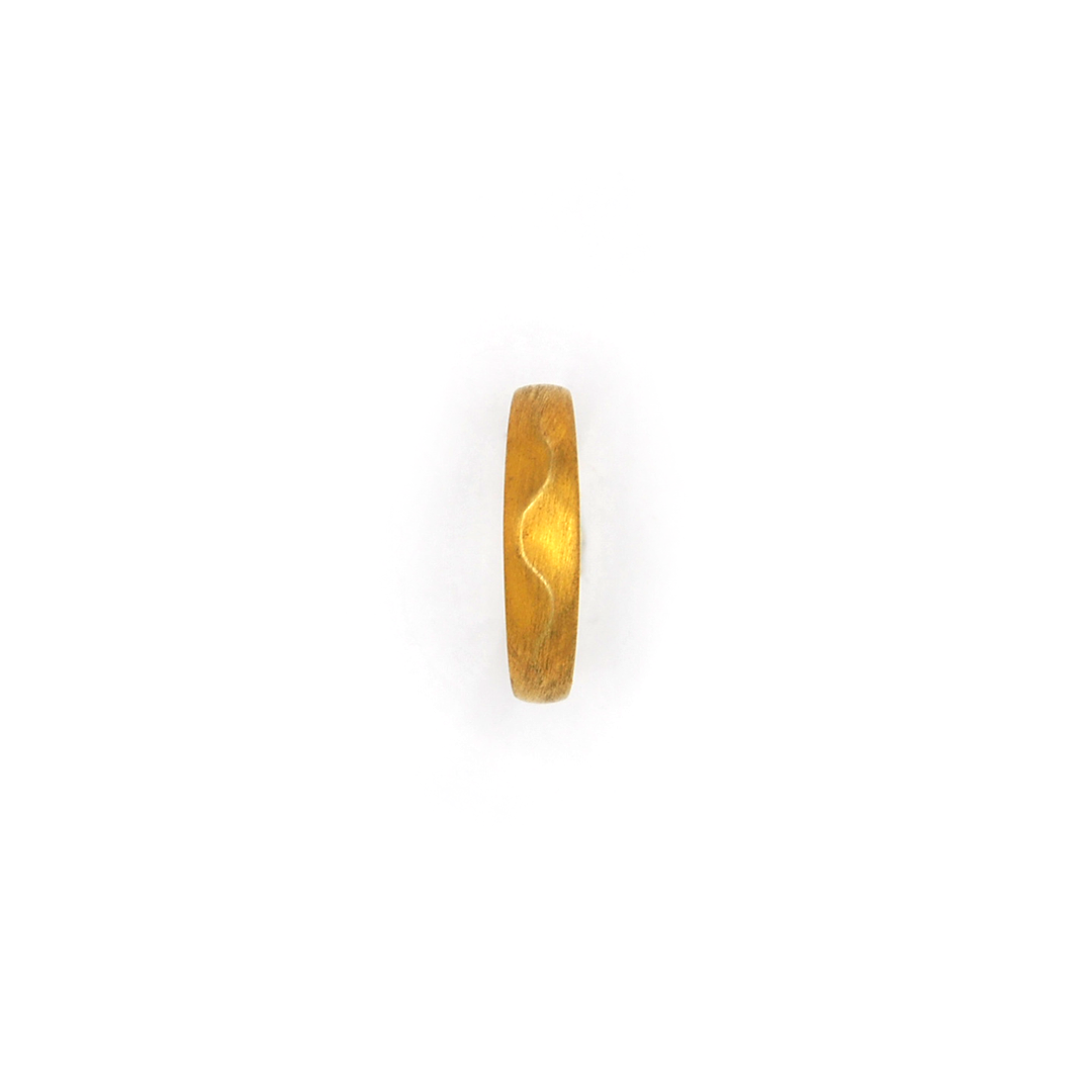 Anello_Gesto_Satinato_Oro_Giallo_-_vista_dall_alto