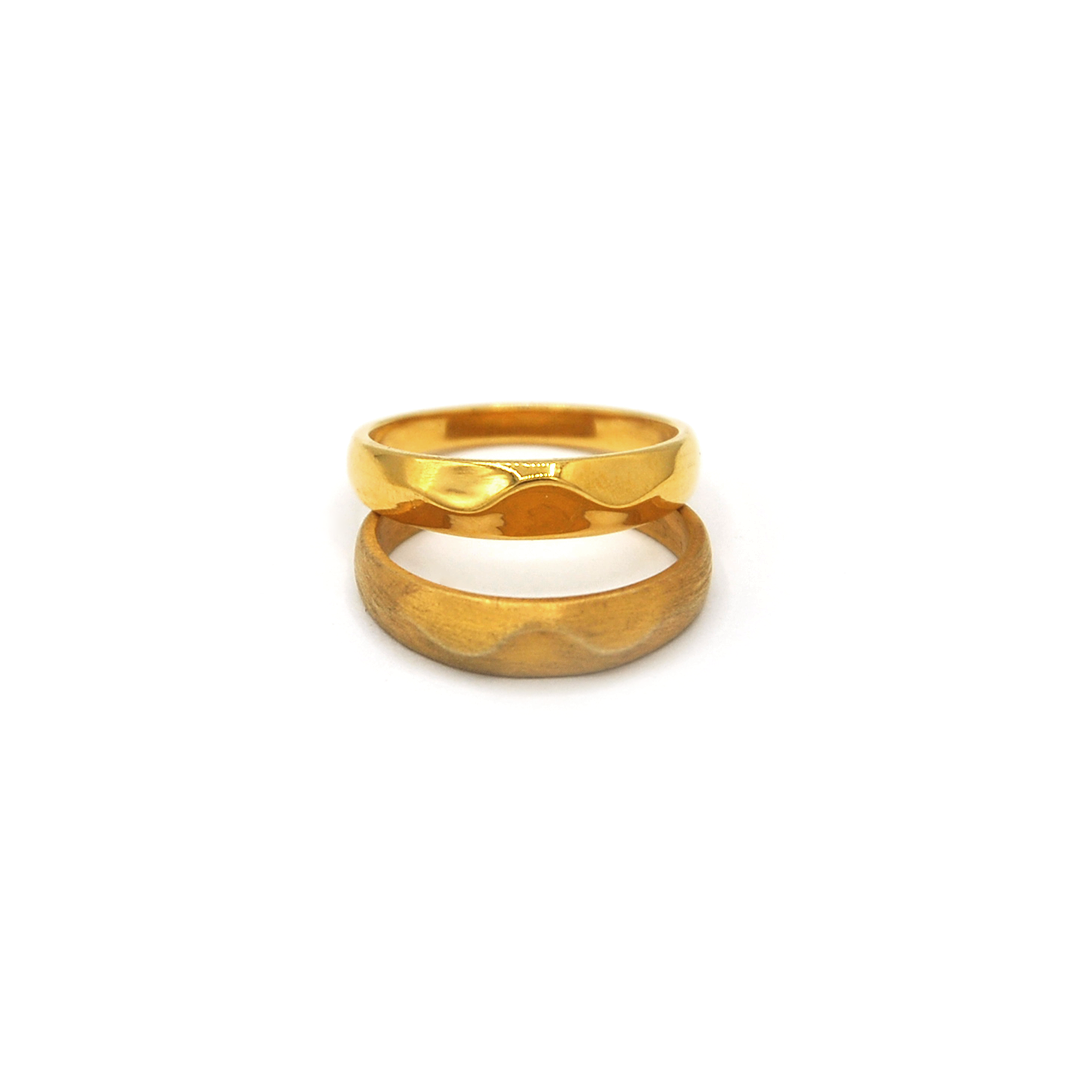 Anello_Gesto_Satinato_e_lucido_Oro_Giallo_-_coricati